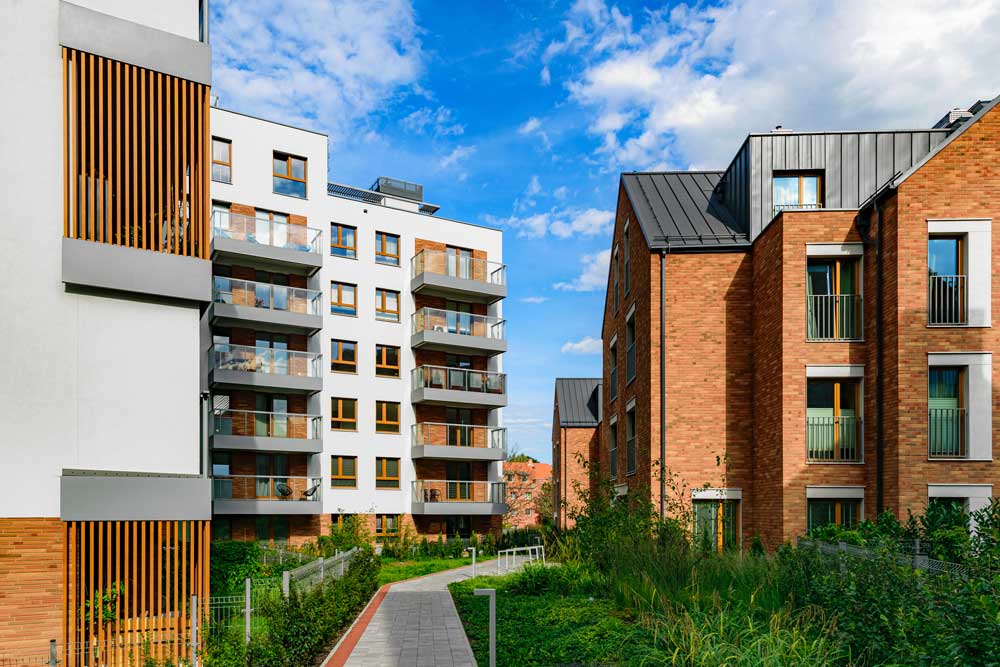 Lägenhetshus med modern fasad
